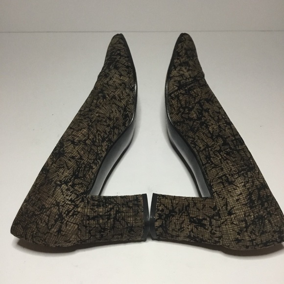 Stuart Weitzman Elegant Women's Black and Brown Heels Size 7 - Picture 4 of 7